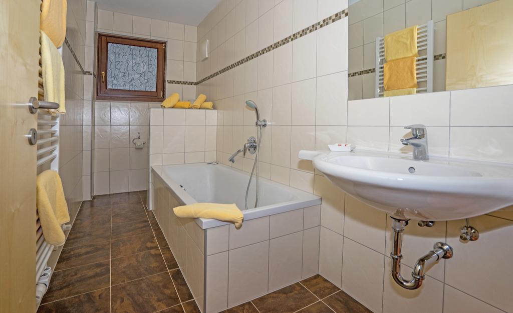 Haus Stampfer Otel Weissensee Oda fotoğraf