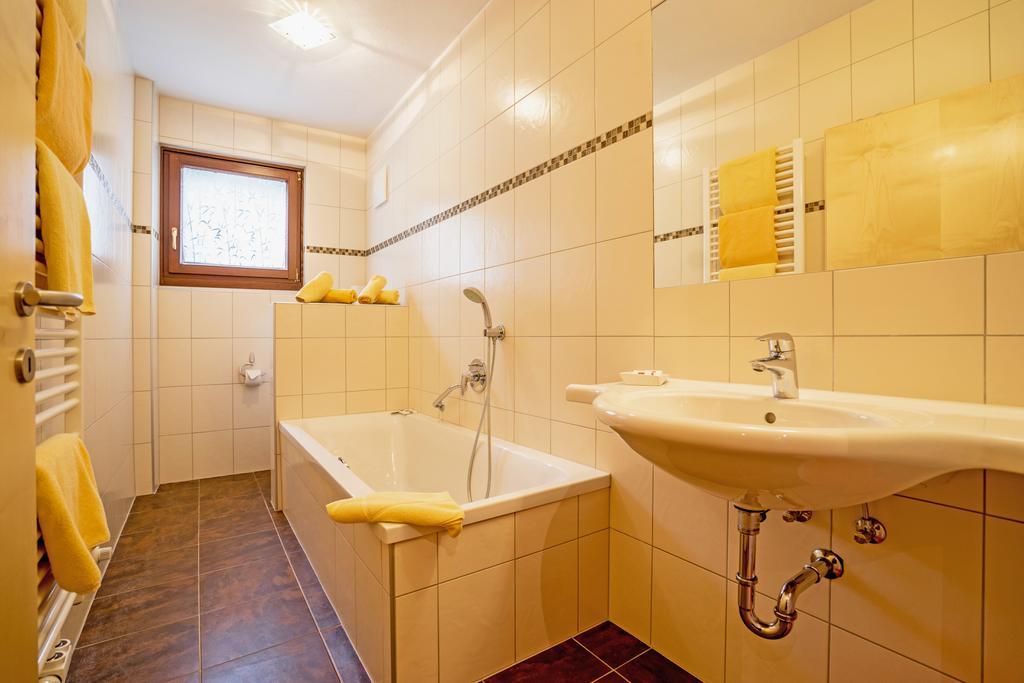 Haus Stampfer Otel Weissensee Oda fotoğraf