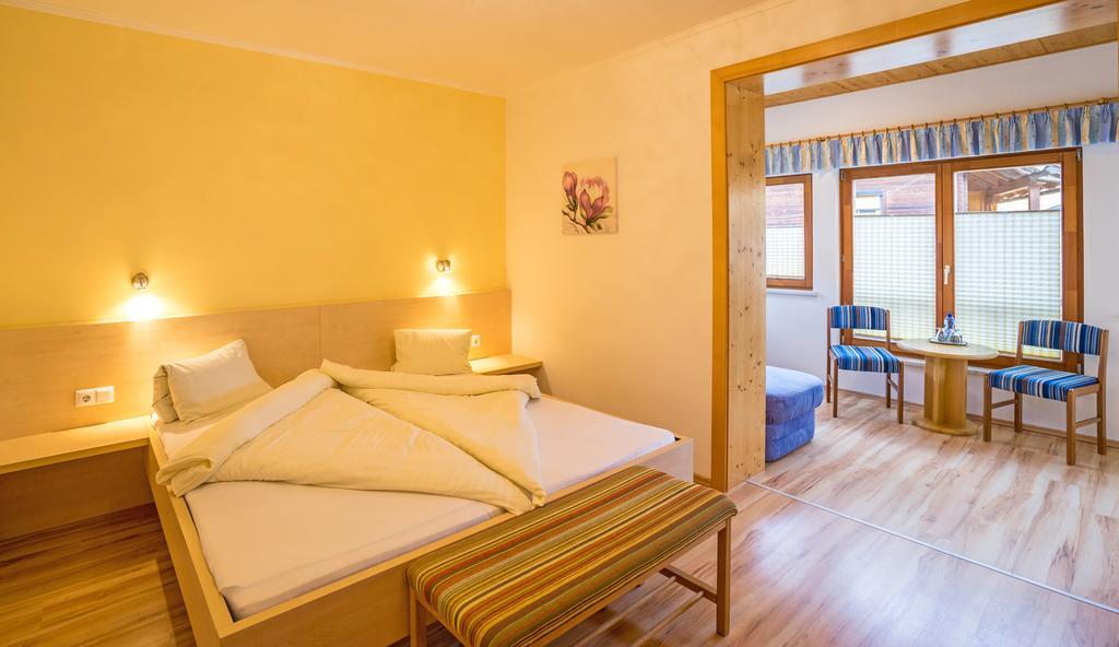 Haus Stampfer Otel Weissensee Oda fotoğraf