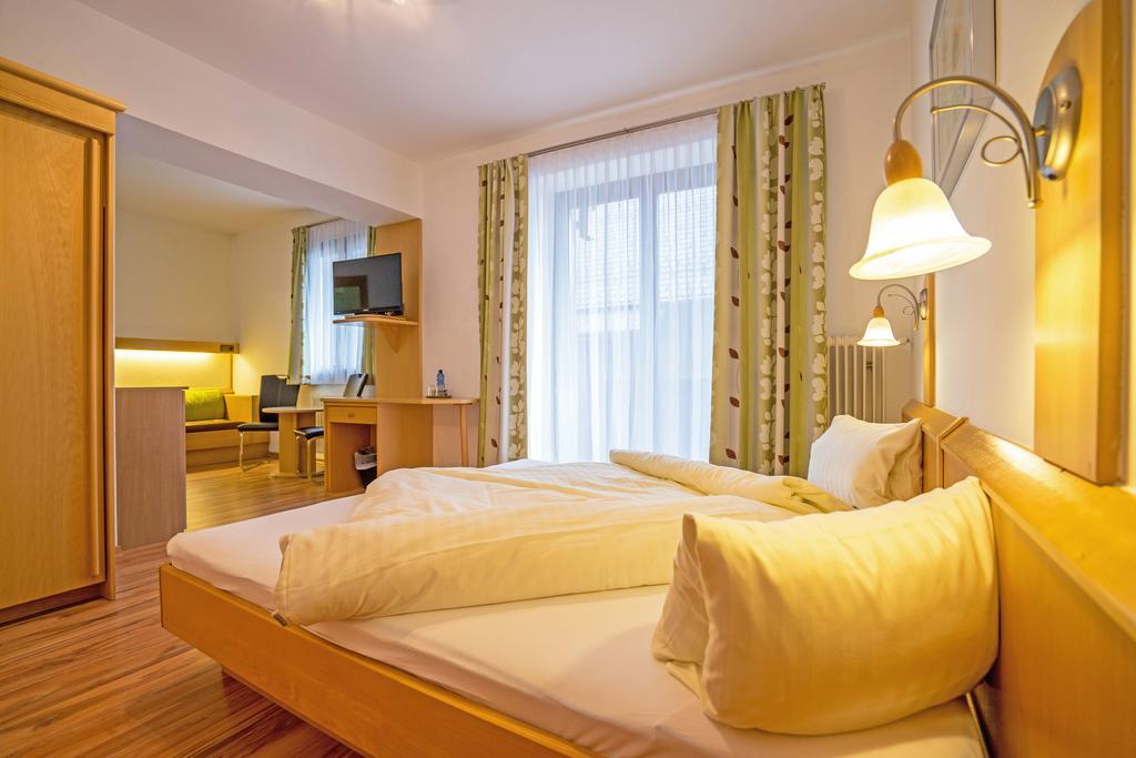 Haus Stampfer Otel Weissensee Oda fotoğraf